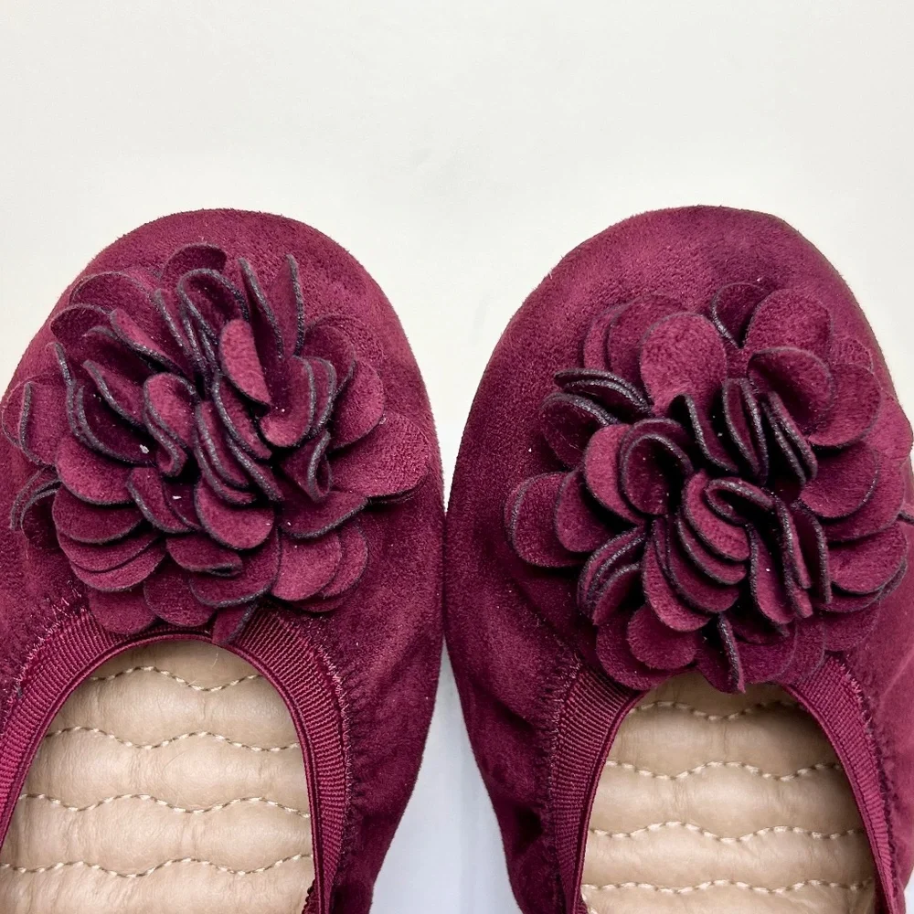 Ollio Burgundy Faux Suede Decorative Flower Slip On Comfort Ballet Flat Size 8 - Picture 3 of 9
